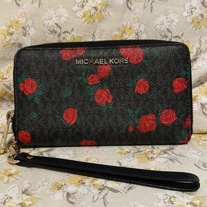 Michael Kors Jet Set Smartphone Wristlet